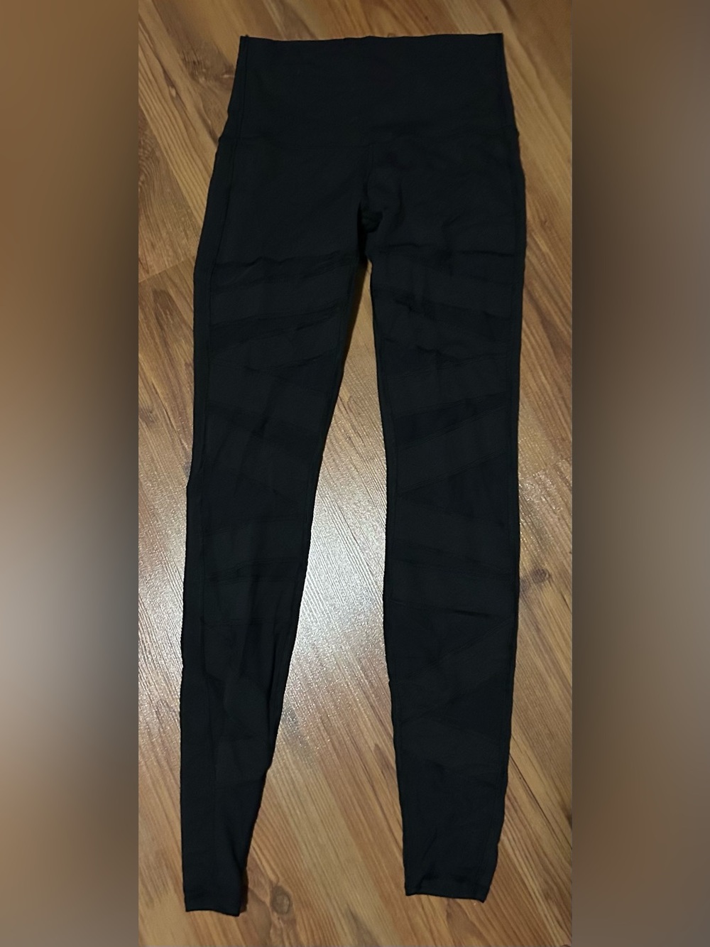 Lululemon Black Leggings With Mesh Cutouts 🍋